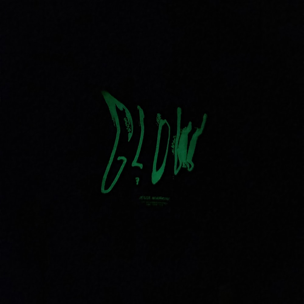Jesse Markin - T-Paita - Glow - Musta (hohtava printti)
